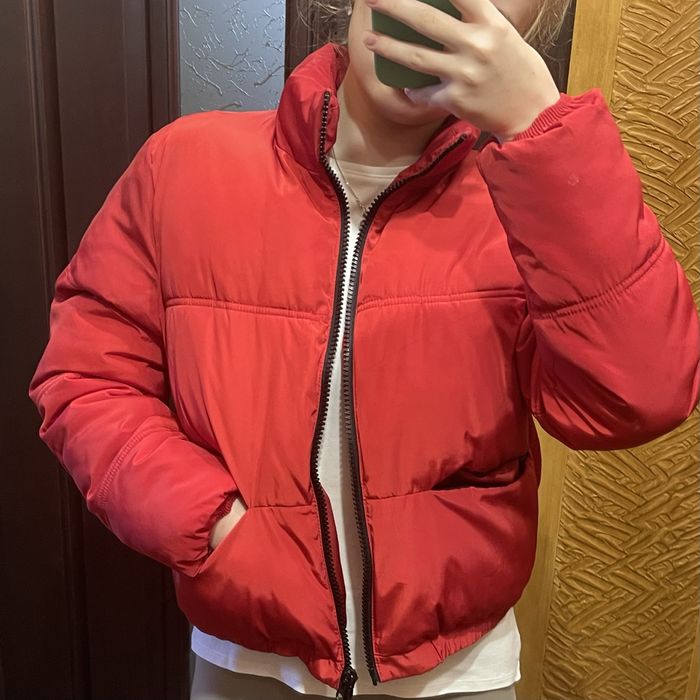 Красная куртка h&m на осінь