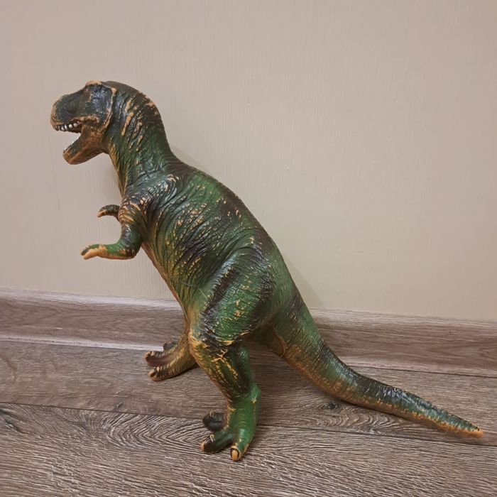 Динозавр тирекс тирекс