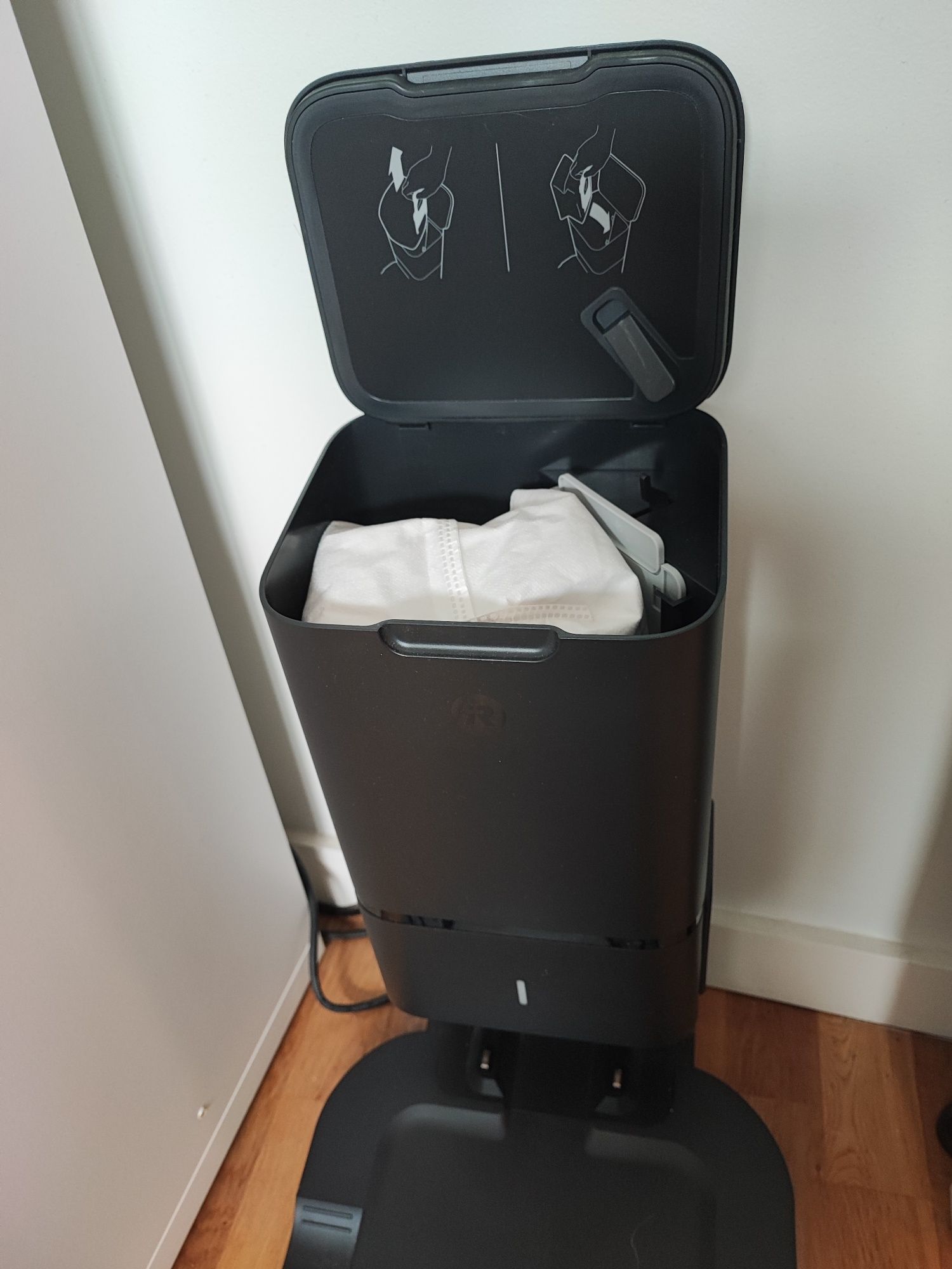 Roomba i3+ Aspirador+estação p/ esvaziar lixo sozinho