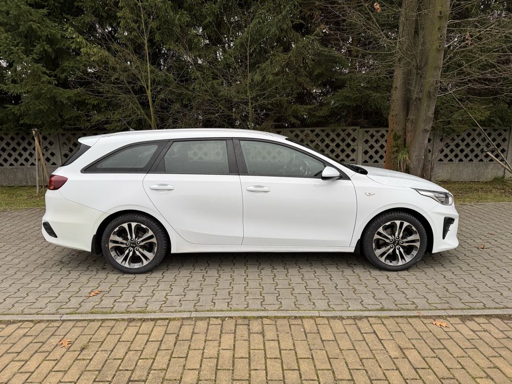 Wypozyczalnia Samochodow Do wynajecia Kia Ceed kombi