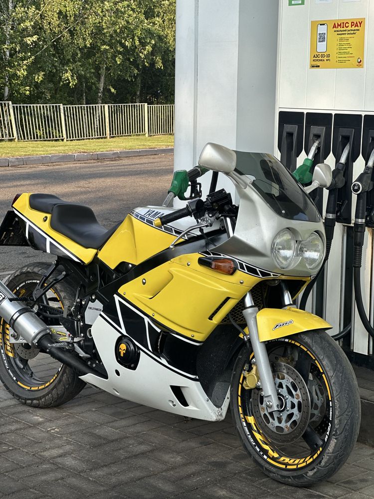Yamaha FZR400RR FZR