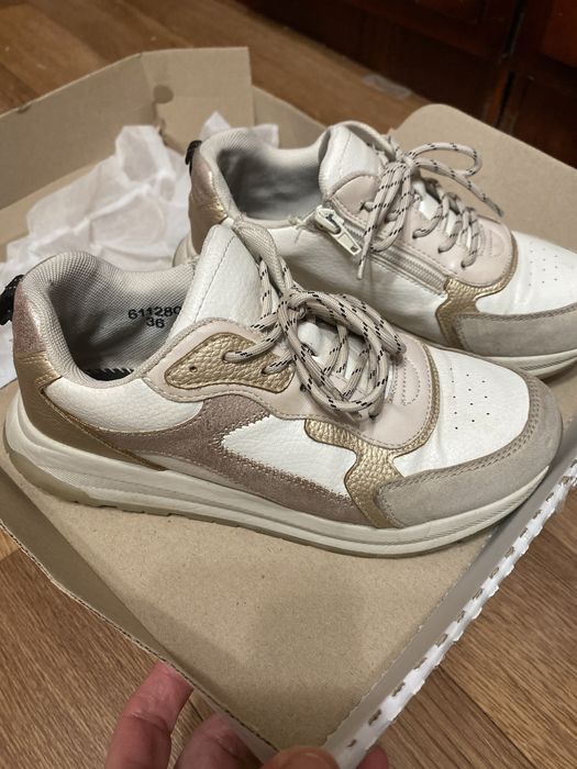 Жіночі або дитячі кросівки нові 36р. 23,5 см