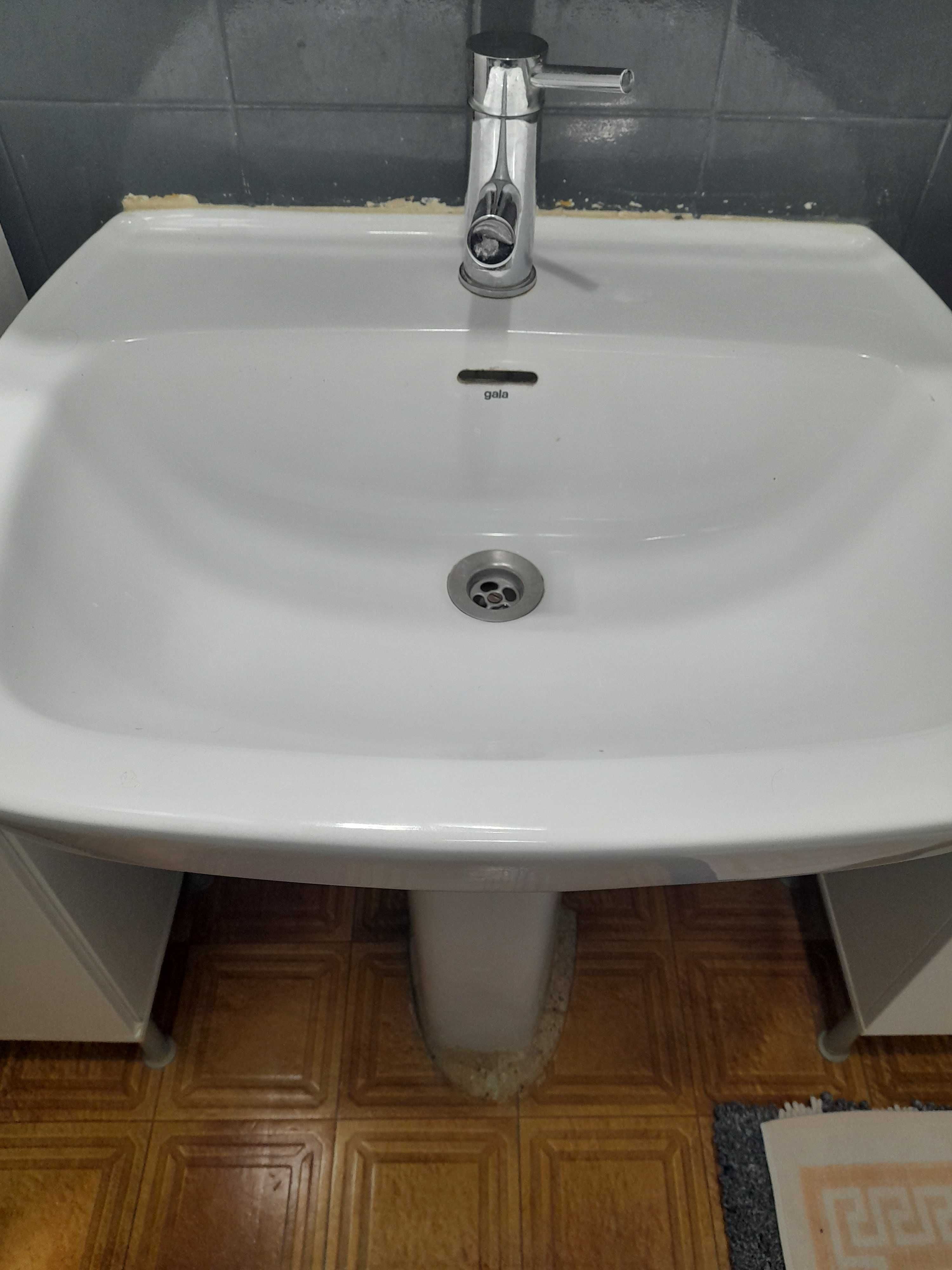 Lavatorio e bide com torneira incluida