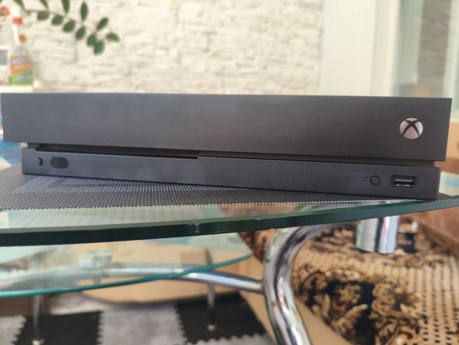 Xbox One X 1TB + 85 топовых игр (цифровые) | Отличное сост