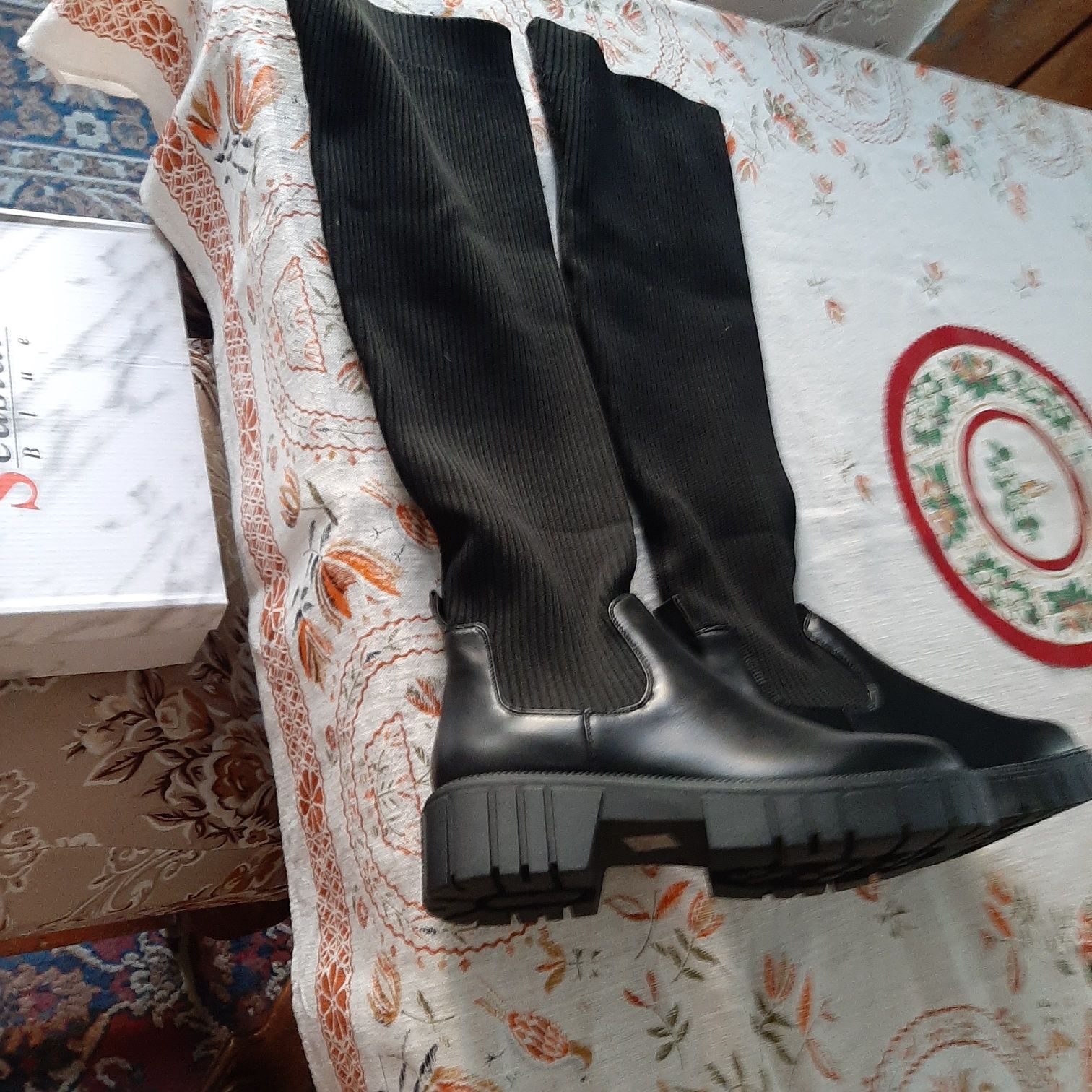 Nowe buty, czarne  za kolana.