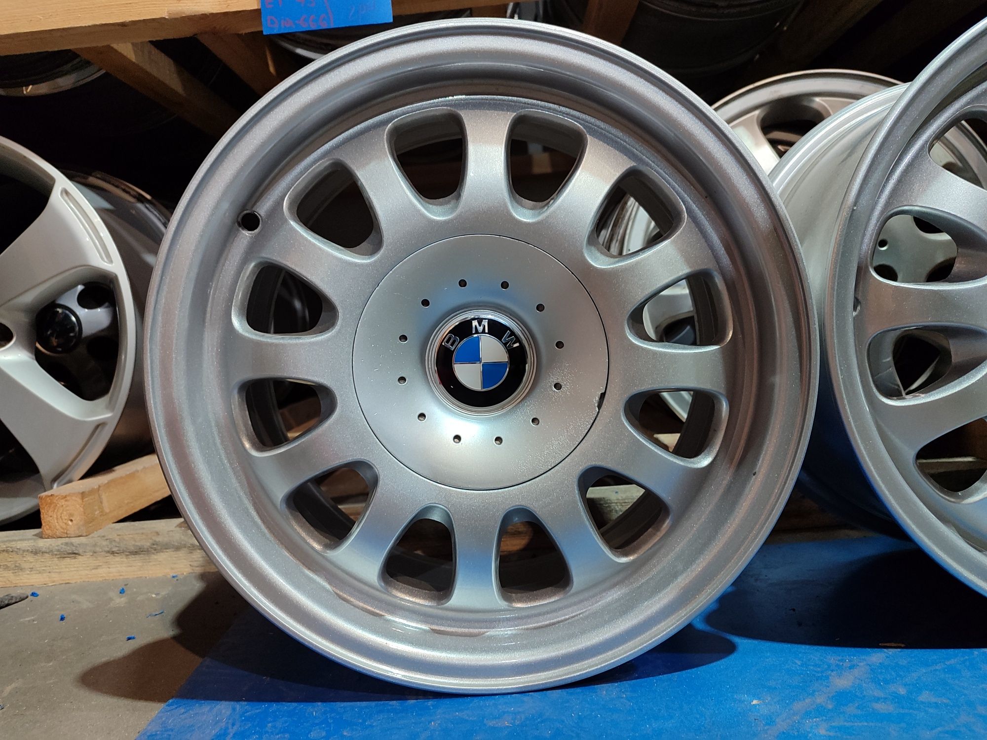 Диски BMW. R-15. 5×120. J-7. ET-20. Dia-74.1