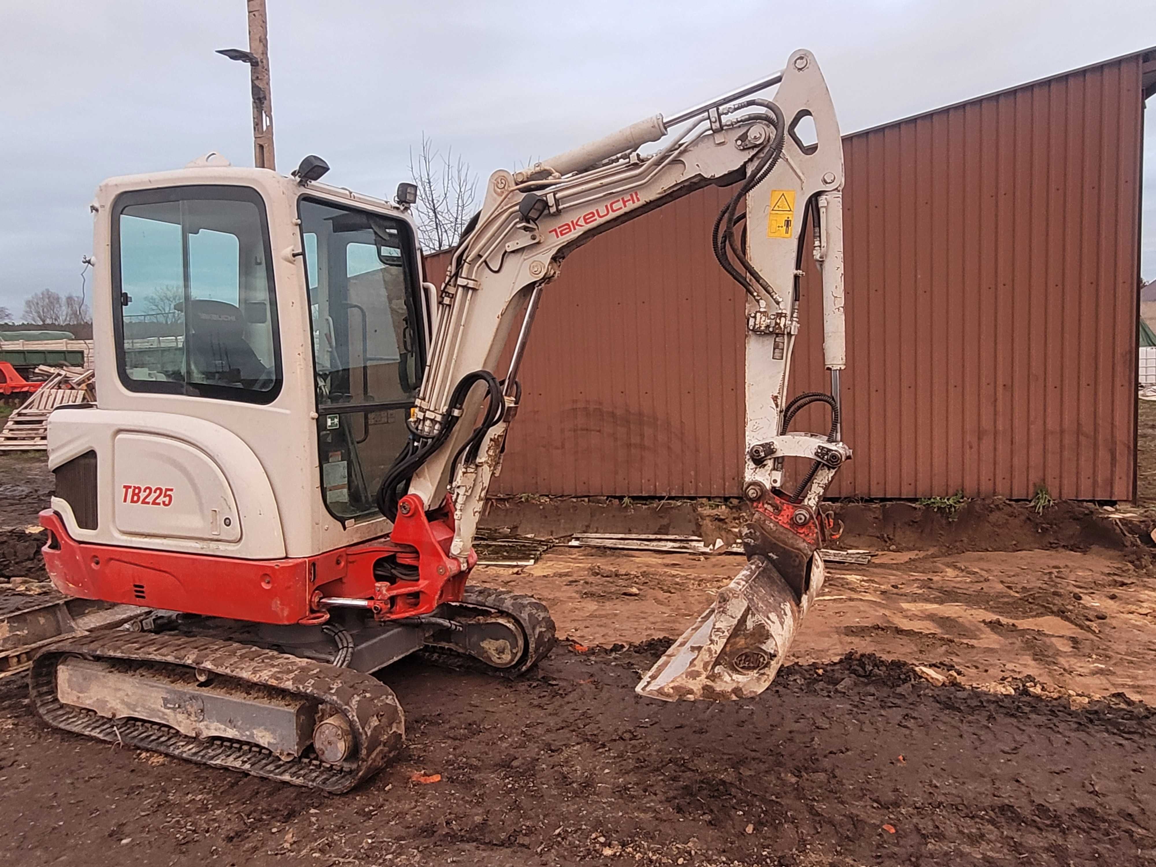 Takeuchi tb 225 / 2018r/ super stan