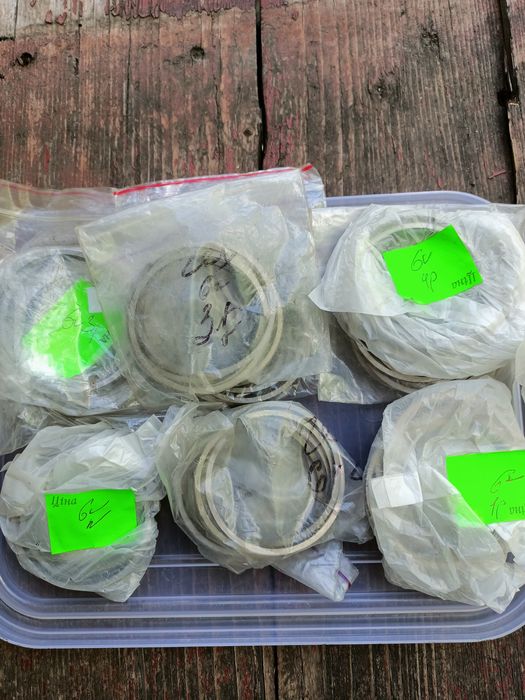 Продам поршня на Яву