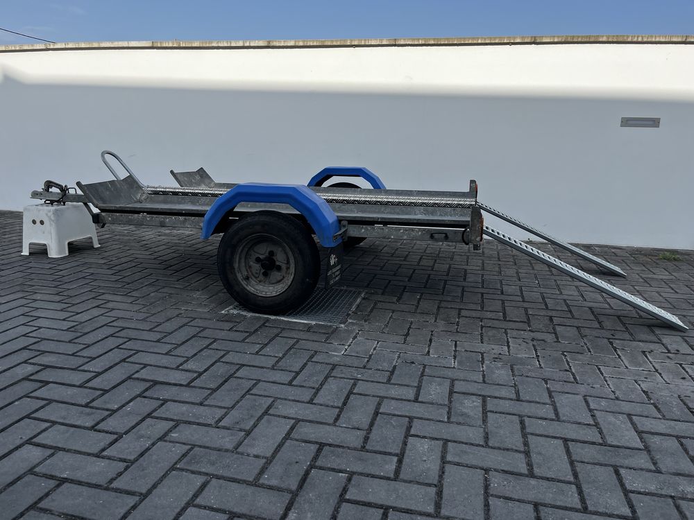 Reboque para transporte de motas