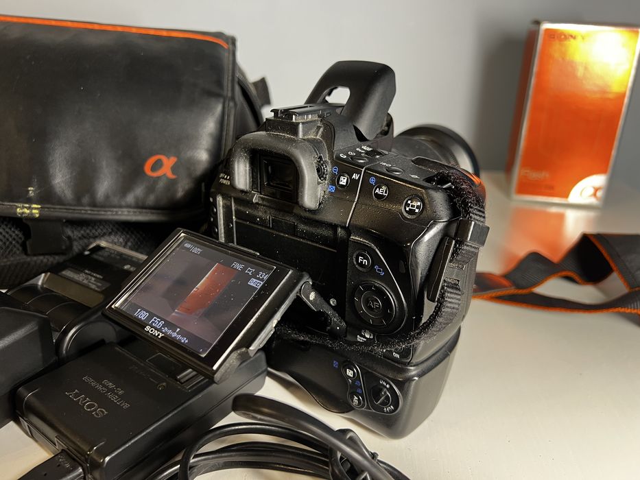 Sony a300 + grip + 2x bateria + lampa i karta pamieci