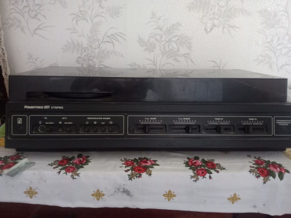 Советский магнитофон.