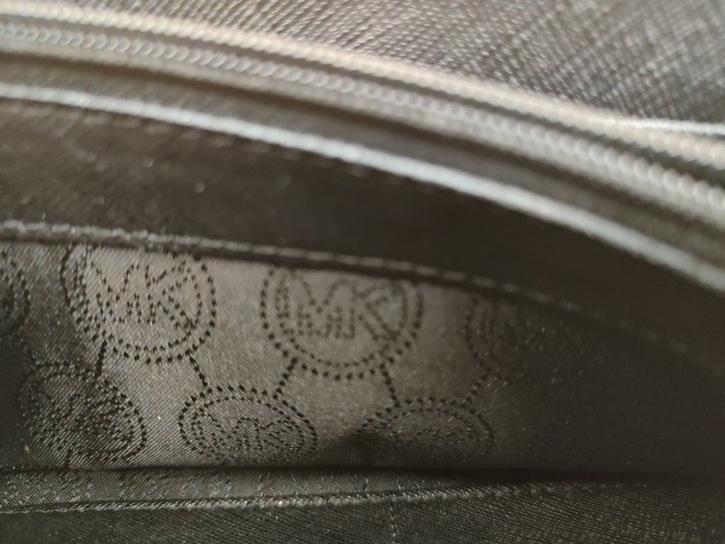 Женскицюй кошелек MICHAEL Michael Kors Jet Set.