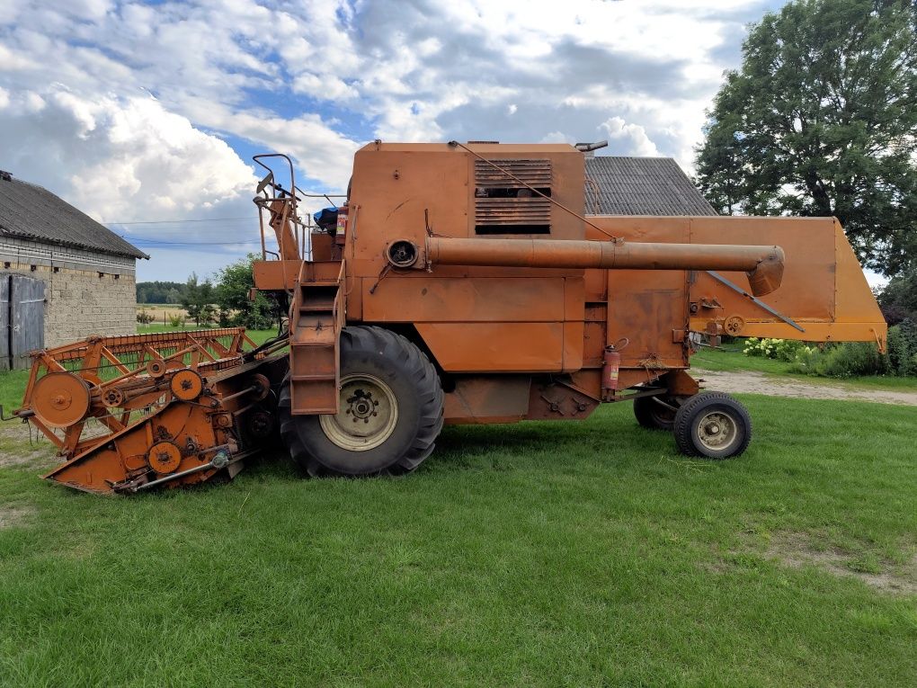 Bizon Z056 na szerokich kołach