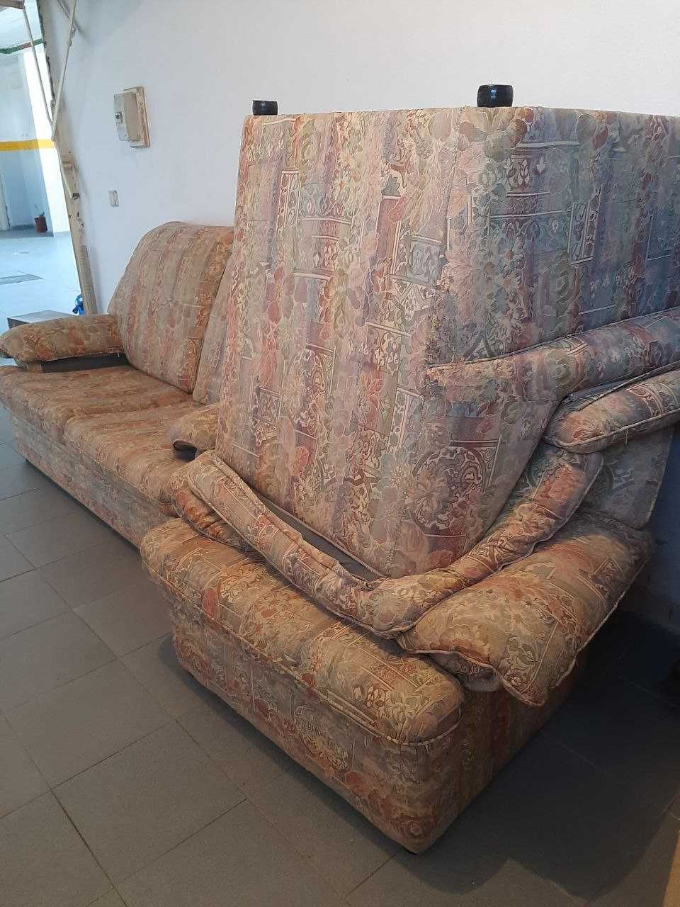 Conjunto sofá 2 lugares e 2 poltronas