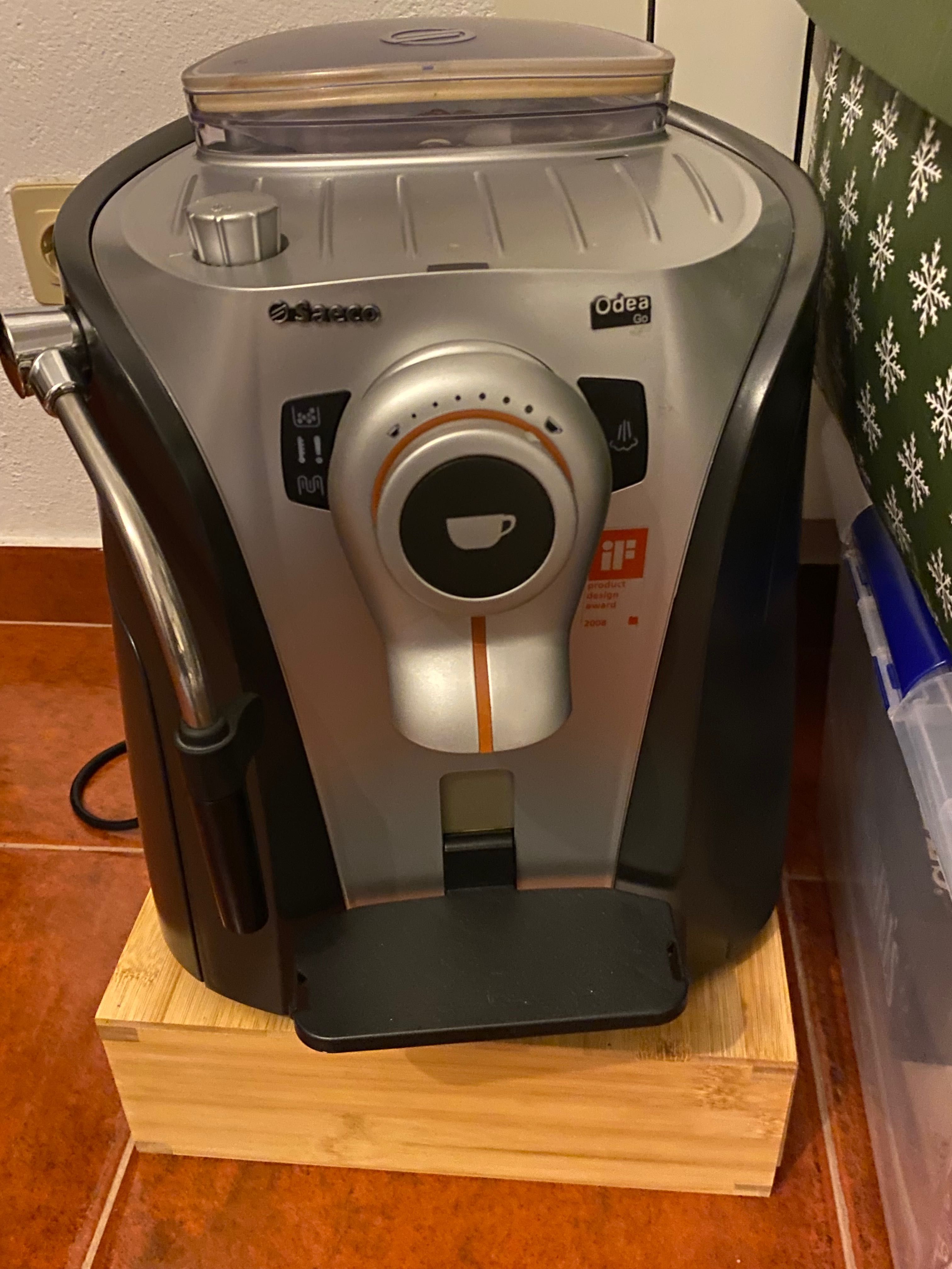 Vendo máquina de café e moer café da marca Saeco Odea