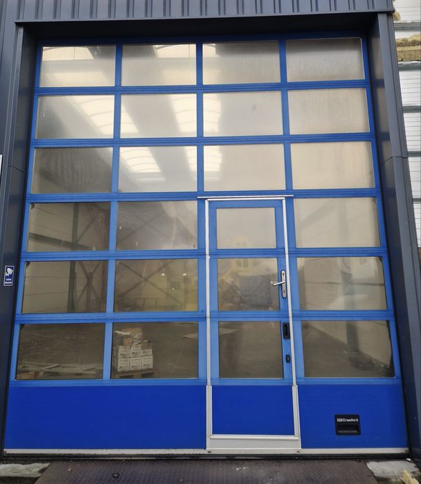 Brama 400 x 465 z drzwiami panelowa segmentowa garażowa przemysłowa