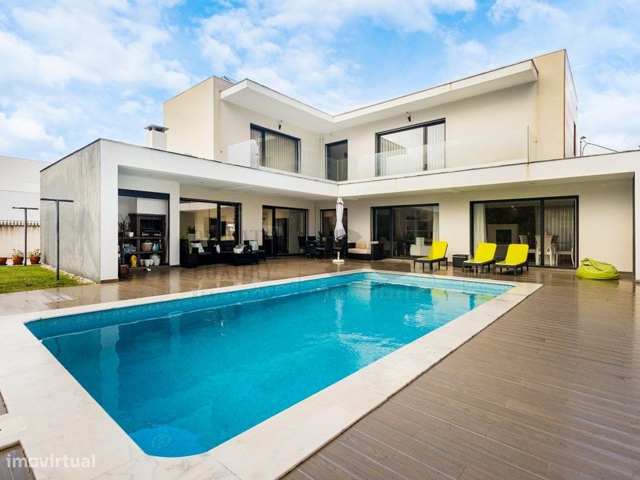 Moradia Independente T4 Verdizela 900 m2 de Terreno com Piscina