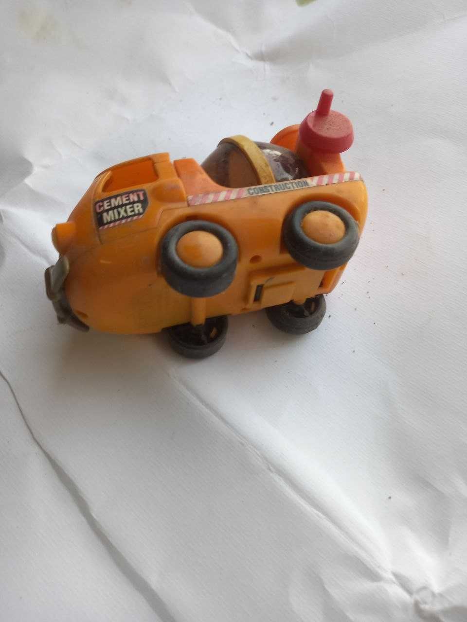 Brinquedo com forma de camião betoneira