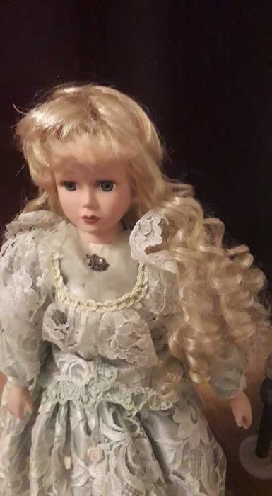 Boneca de porcelana