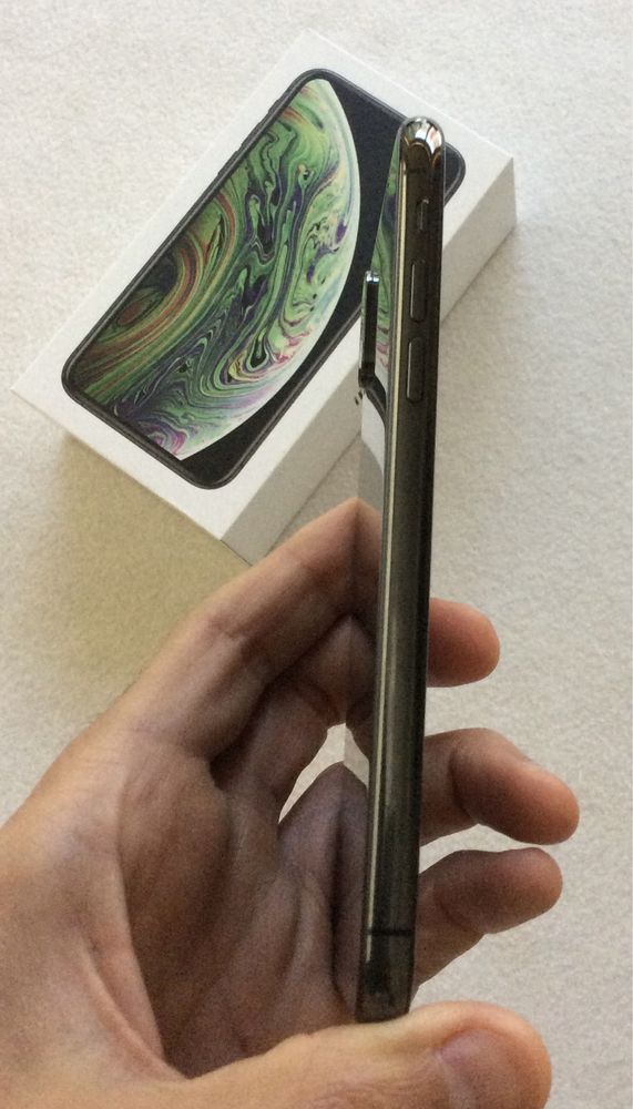 iPhone XS 64GB space grey