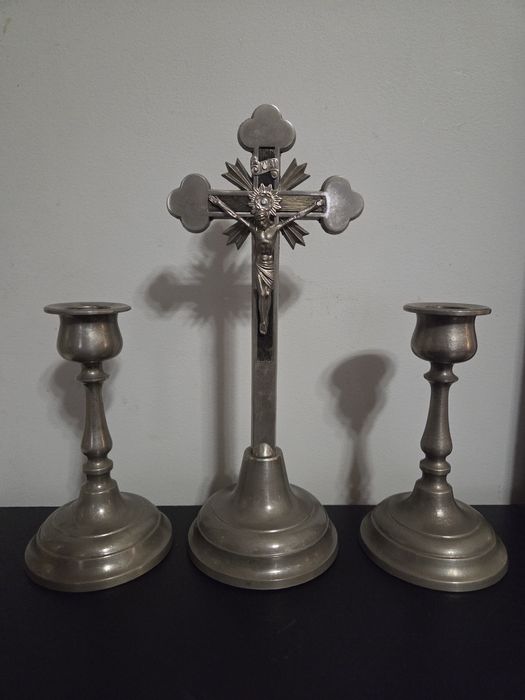 Krucyfiks i 2 lichtarze- zestaw kolędowy