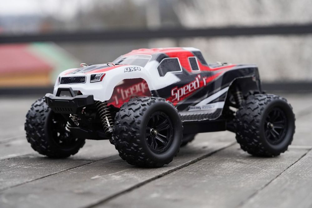 RC Машинка для дрифта и прыжков – скоростной монстр 4WD с мощным мотор