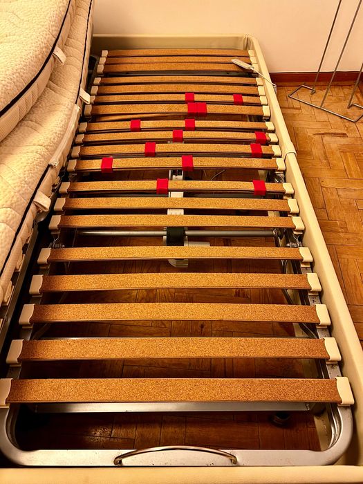 cama de casal com estrado elétrico articulado e colchões