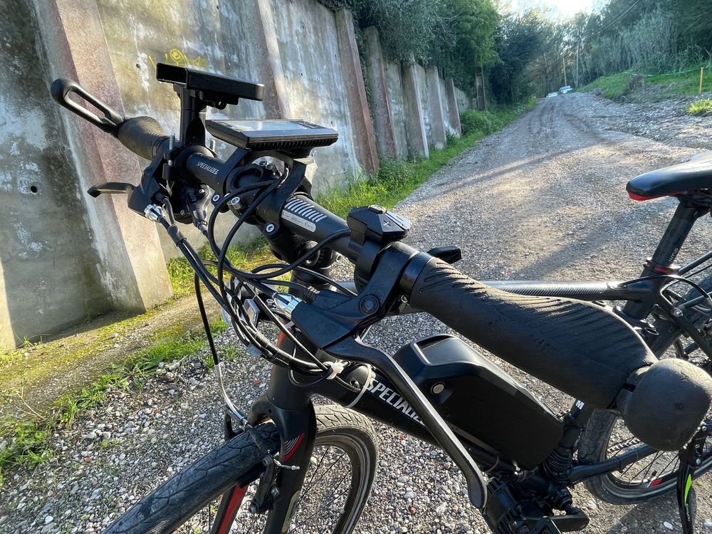 Bicicleta Specialized com motor elétrico