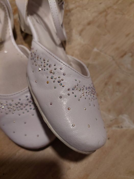 Buty białe r. 36,  komunijne + podkolanówki