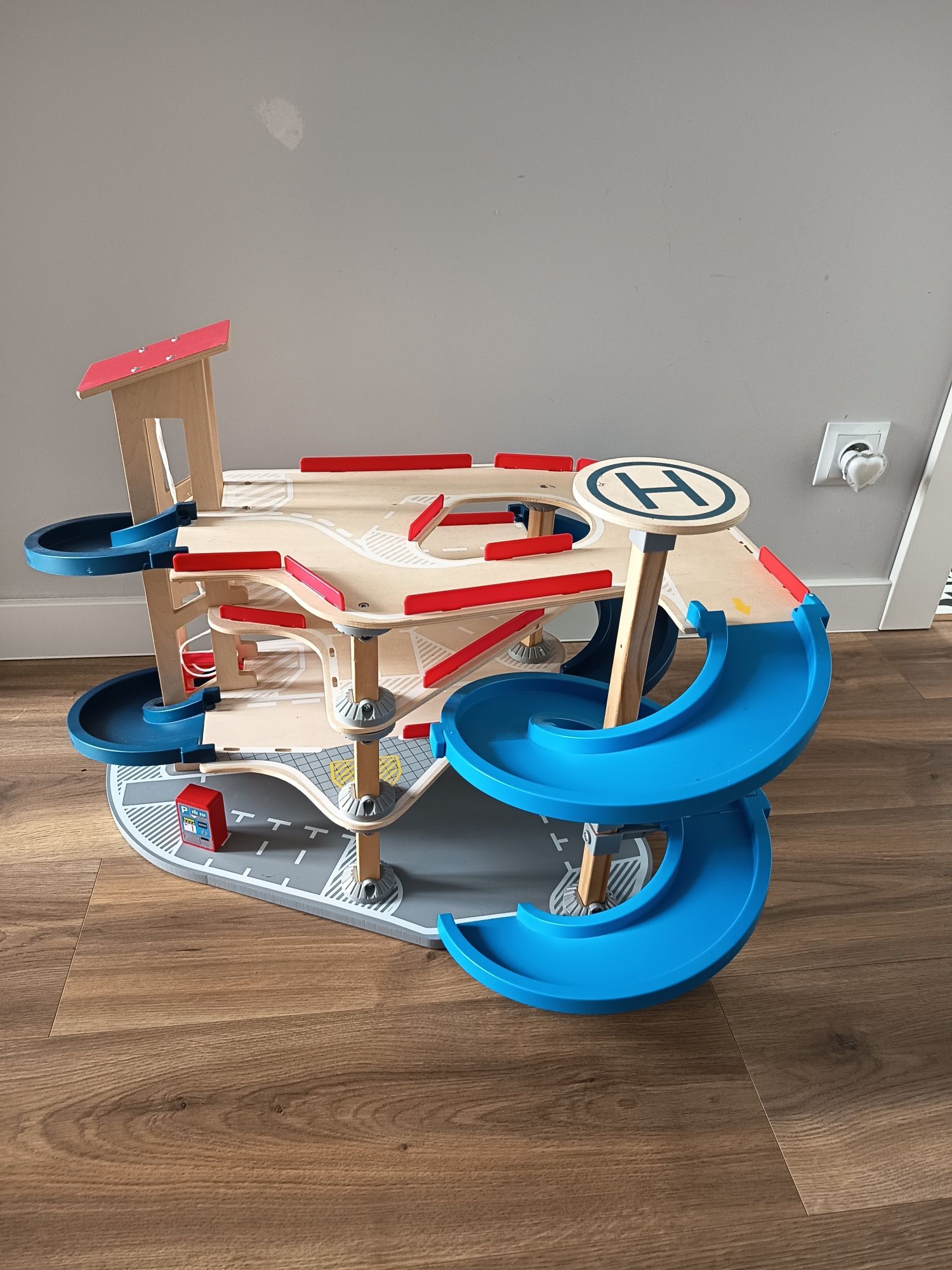 Parking 4-poziomowy zjeżdżalnia tor zestaw drewniany PLAYTIVE