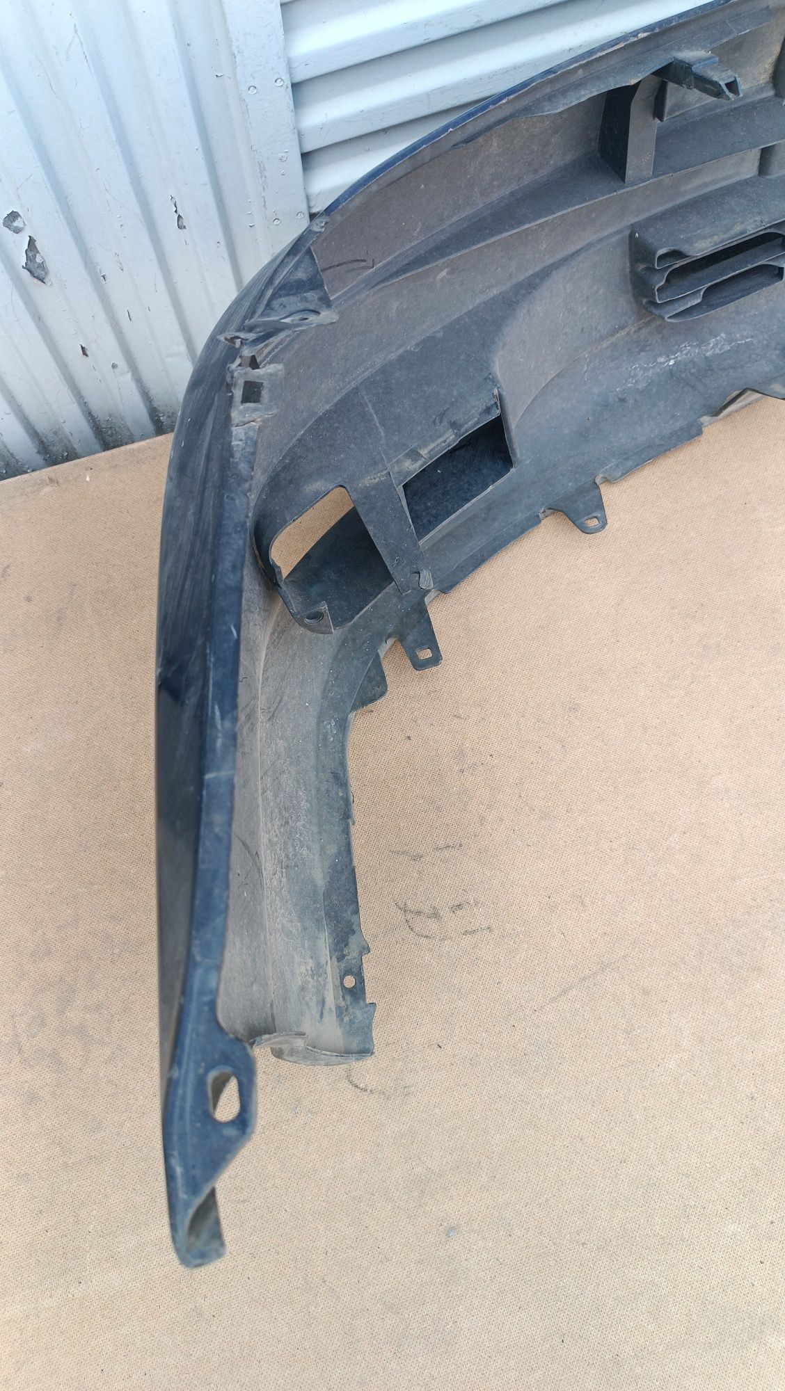 Vendo parachoque de frente Toyota Avensis ano 200/03