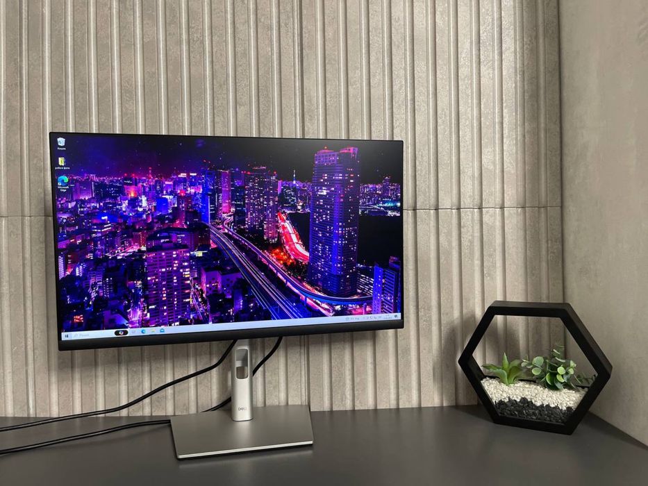 Безрамковий монітор DELL 24 дюйми full hd