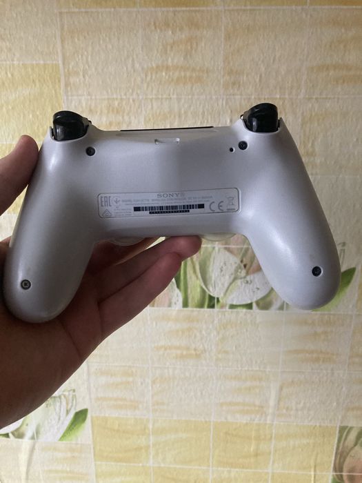 DualShock 4 в ідеальному стані