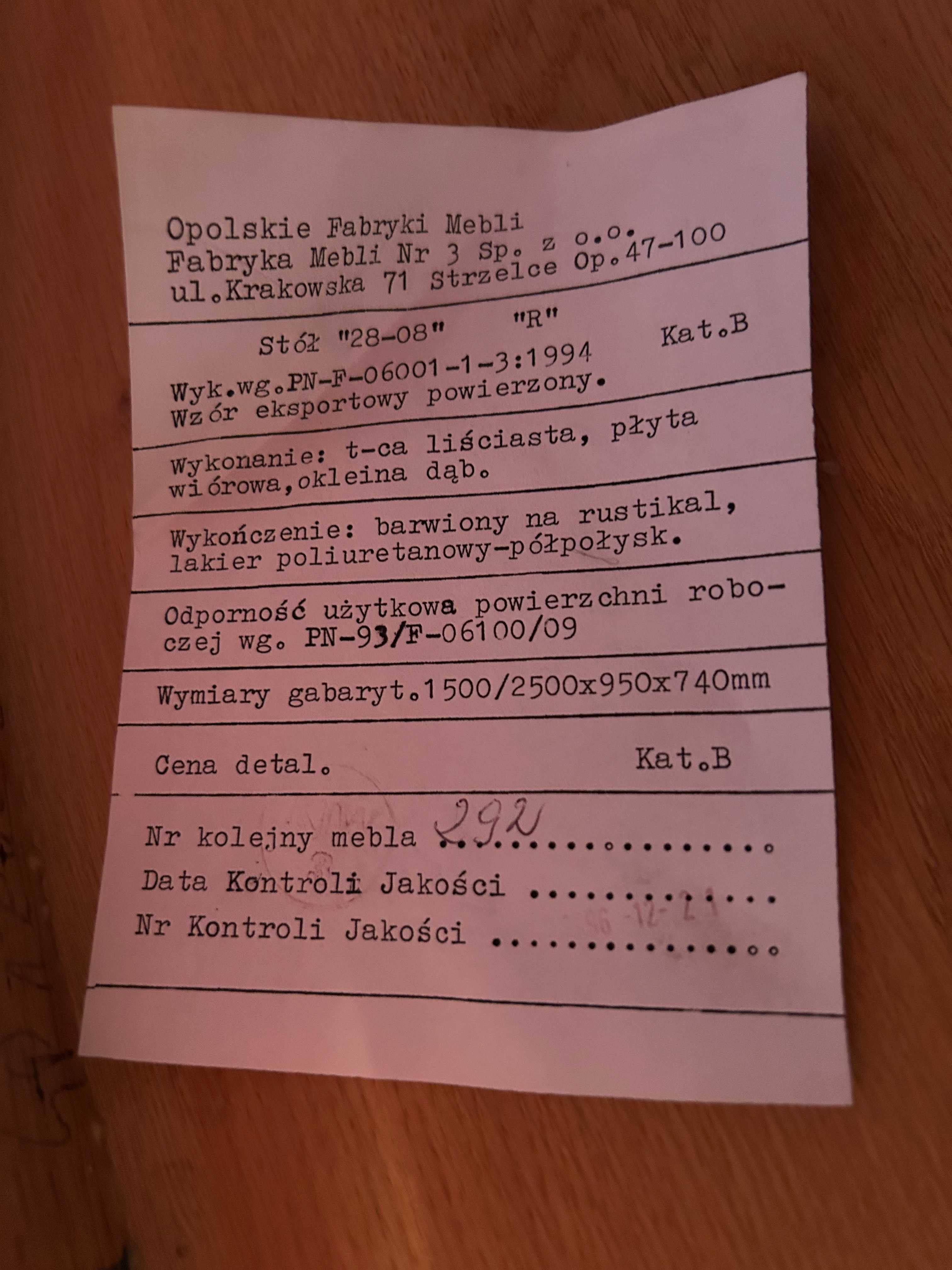 Drewniany stół z kompletem krzeseł