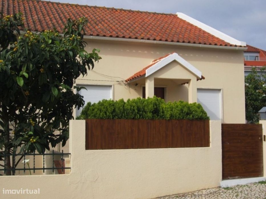 Moradia T 3 com terraço Sobreda