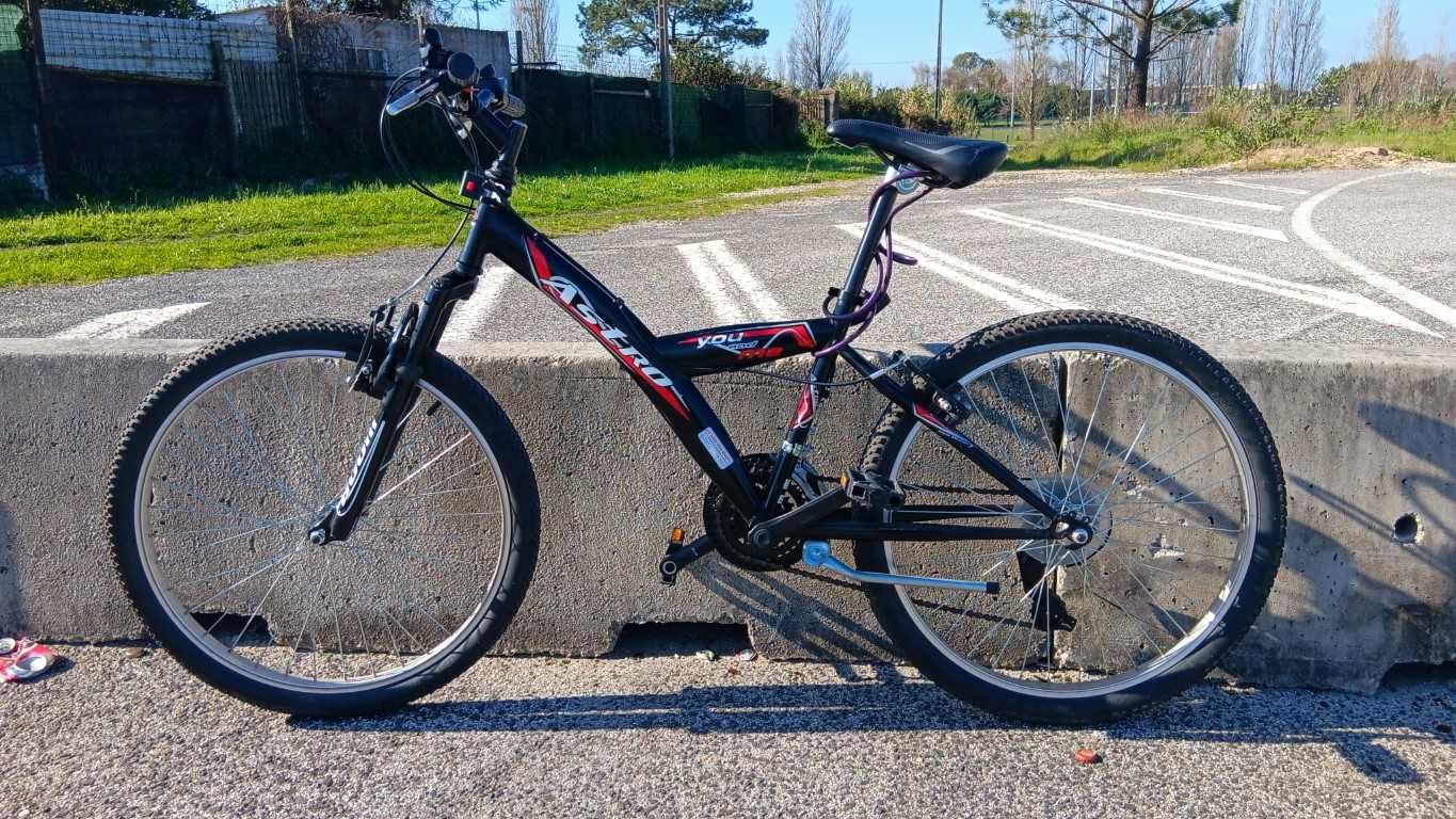 Bicicleta para criança, preta e vermelha roda 20'' como nova