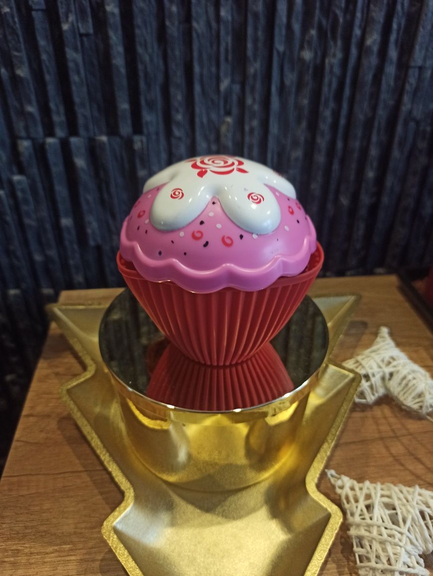 Sprzedam tanio lalkę CUPCAKE SURPRISE