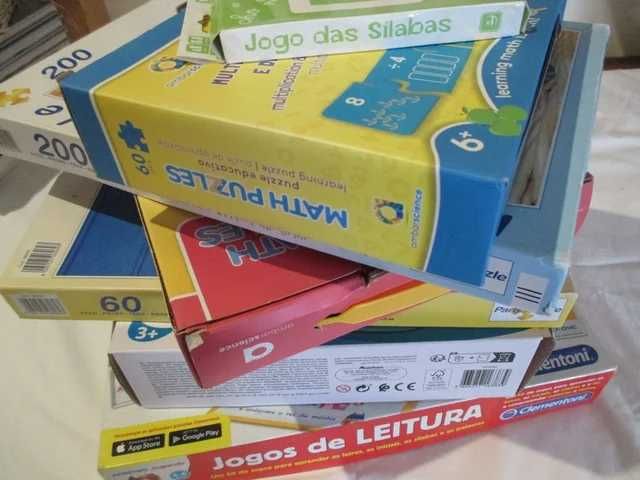 Conjunto de jogos e puzzles.