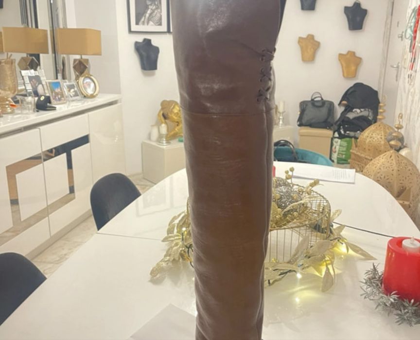 Aparador moderno branco lacado com detalhe espelhado ( excelente estad