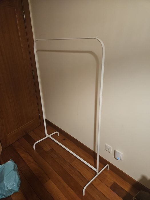 Suporte para cabides