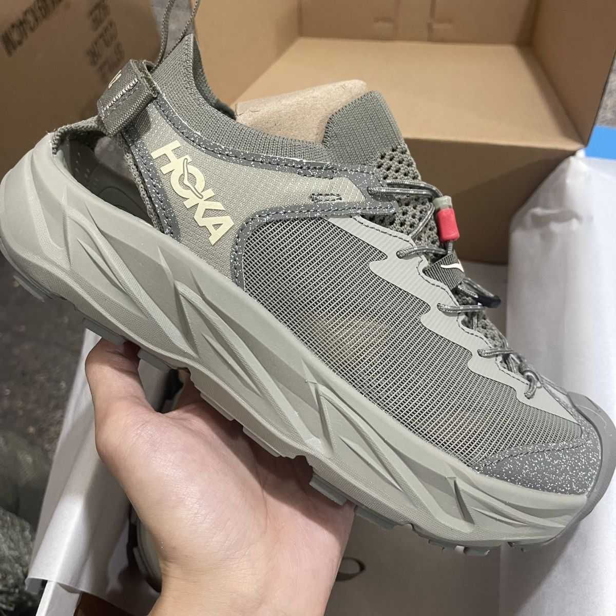 Взуття туристичне чоловічі сандалі Hoka M Hopara 2