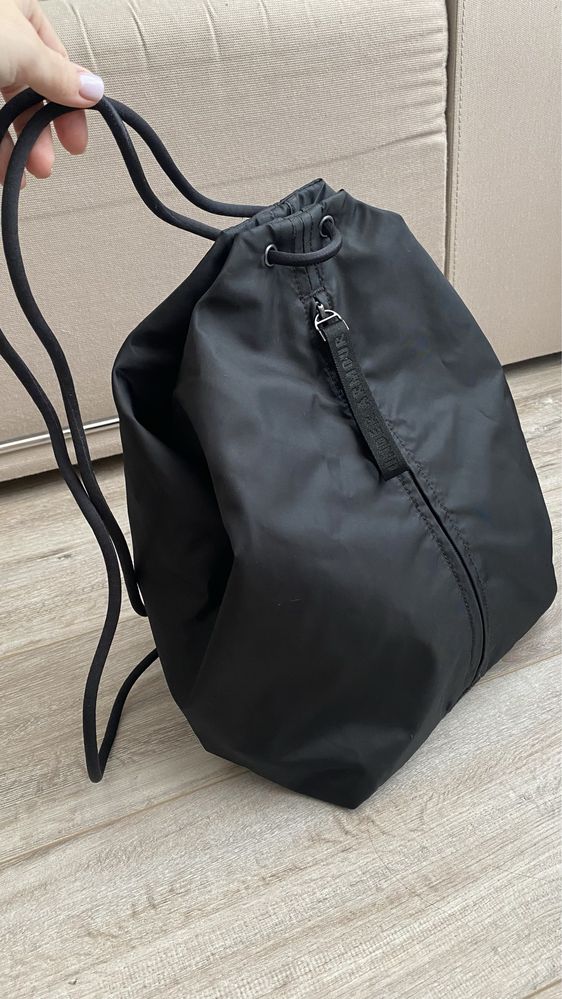 UNDER ARMOUR чорний спортивный рюкзак Essentials Sackpack