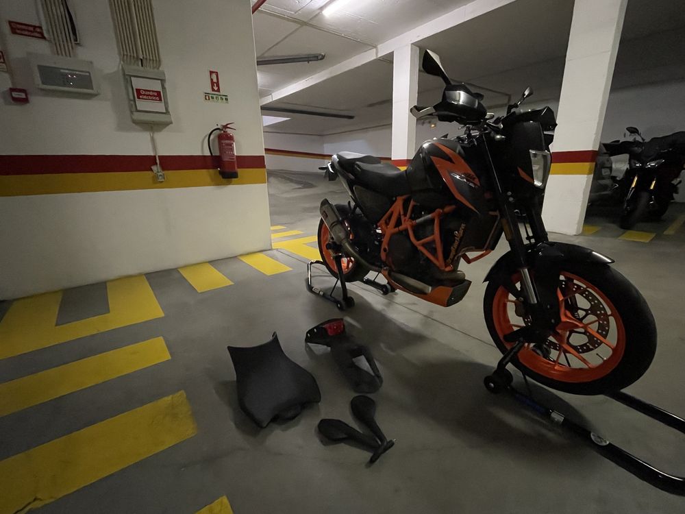 KTM Duke 690 R + muitos extras