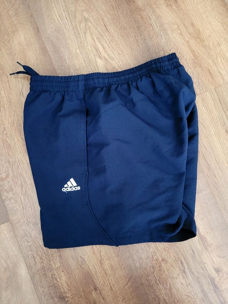 Granatowe spodenki Adidas 152