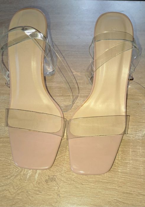 Sandały transparentne
