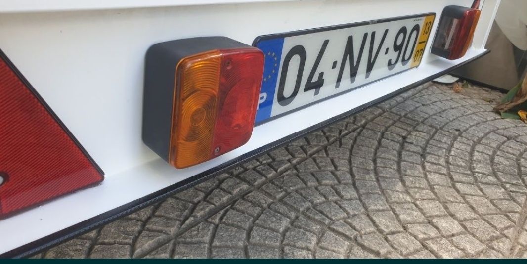 Atrelado para transporte de animais ou material