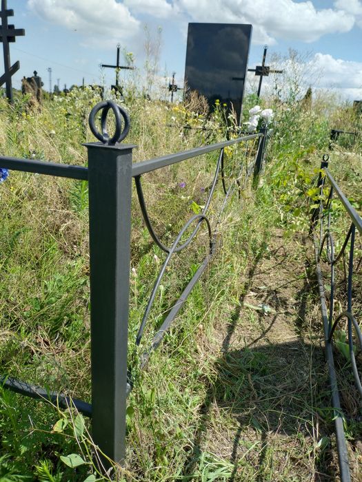 Оградка, огорожа на кладовище