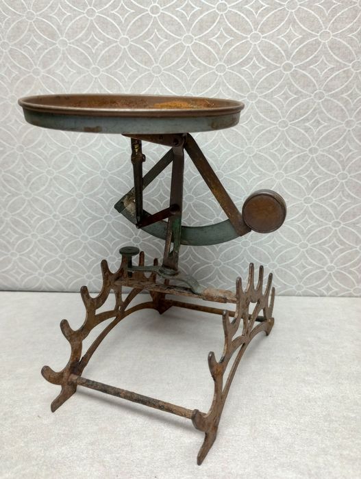 Stara waga do listów. Retro