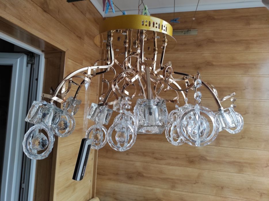 Продам люстру на пульте управления