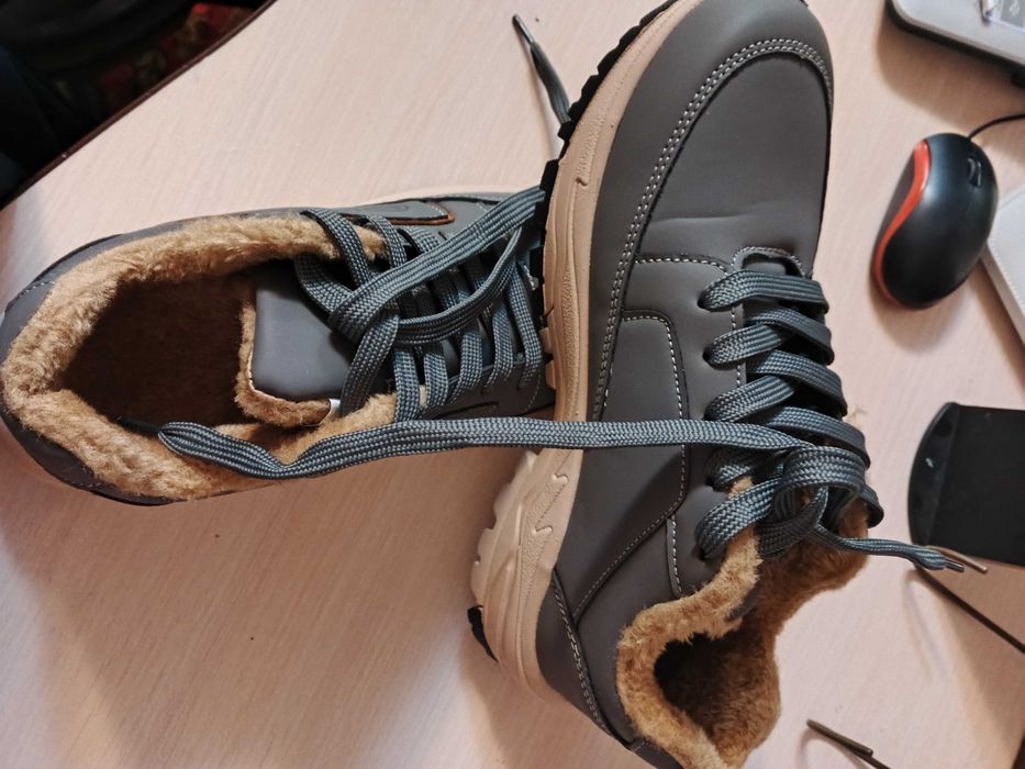 Продам чоловічі зимові кросівки